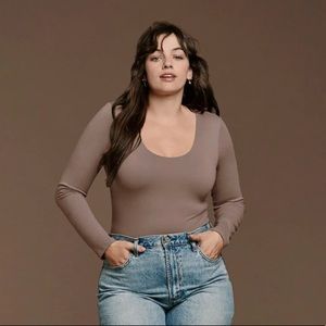 nuuds WOMEN'S LONG SLEEVE SCOOP NECK BODYSUIT in Mocha